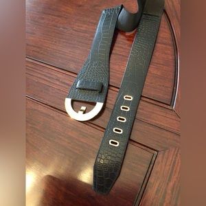 Chico’s Asymmetric leather elastic belt